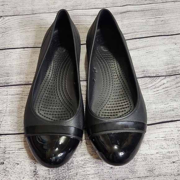 Crocs Womens Shoes Ballet Flats Size 7 Solid Black Cap Toe Shiny - Picture 2 of 12